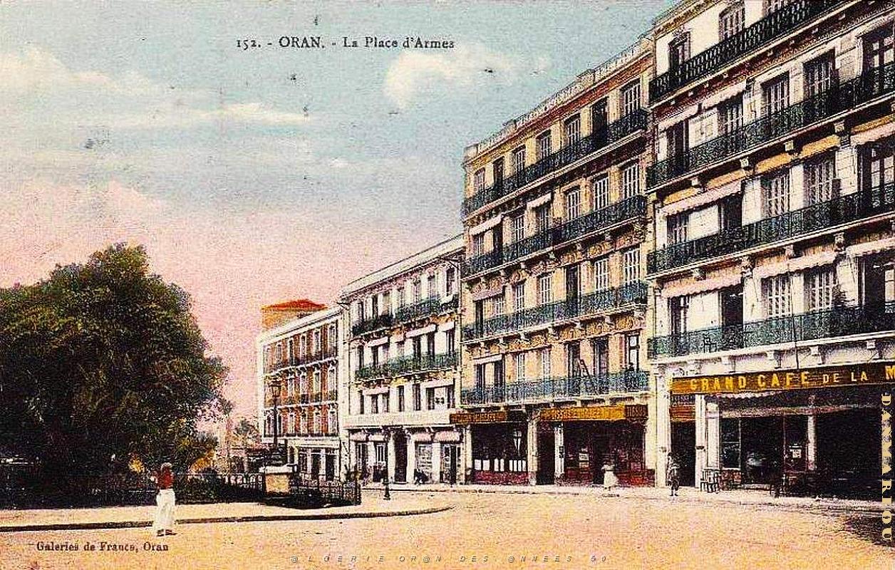 PA g- 11- Place d'armes  cote est.jpg